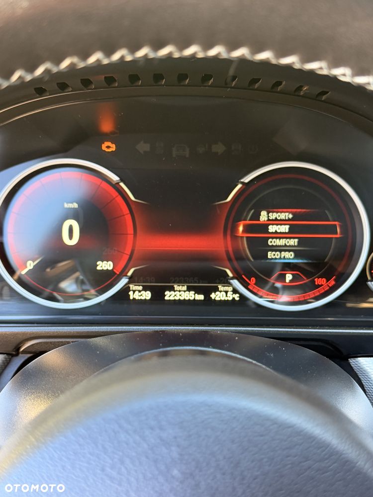BMW Seria 5 525d xDrive - 34