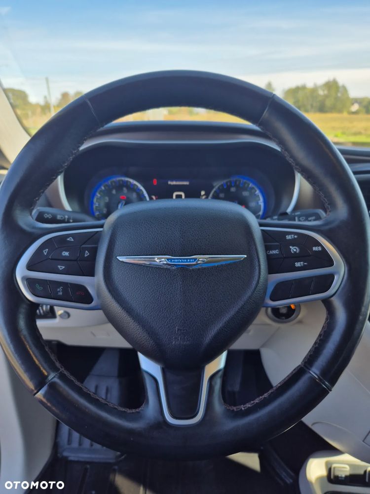 Chrysler Pacifica - 7