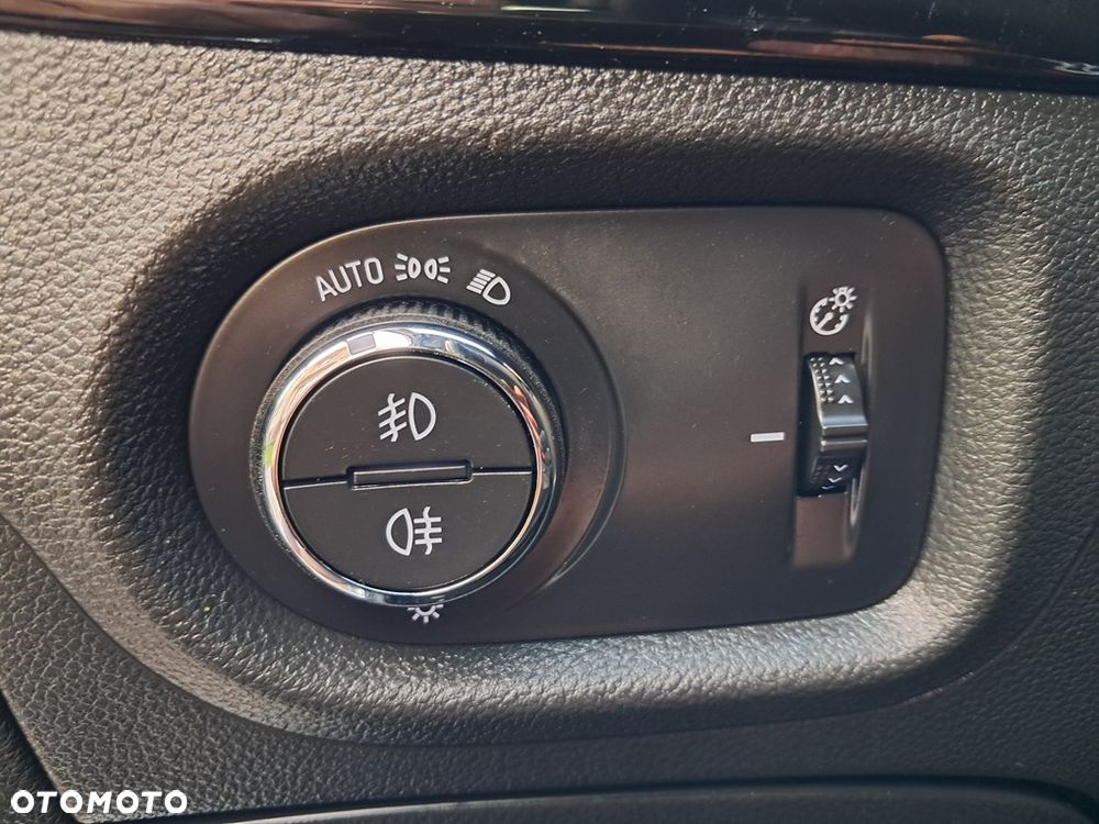 Opel Astra 1.6 Turbo Start/Stop Innovation - 31