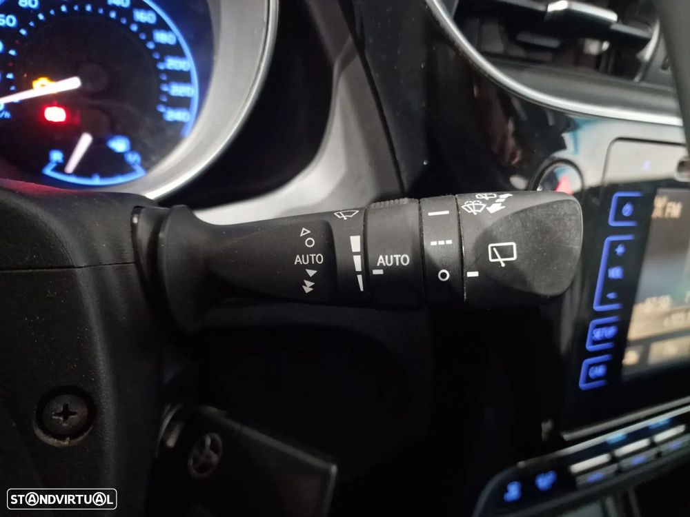 Toyota Auris Touring Sports - 16