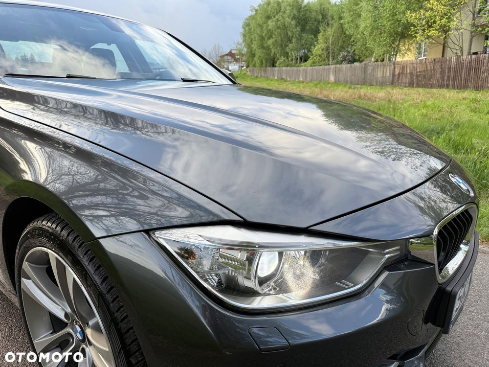 BMW Seria 3 328i xDrive Sport Line - 32