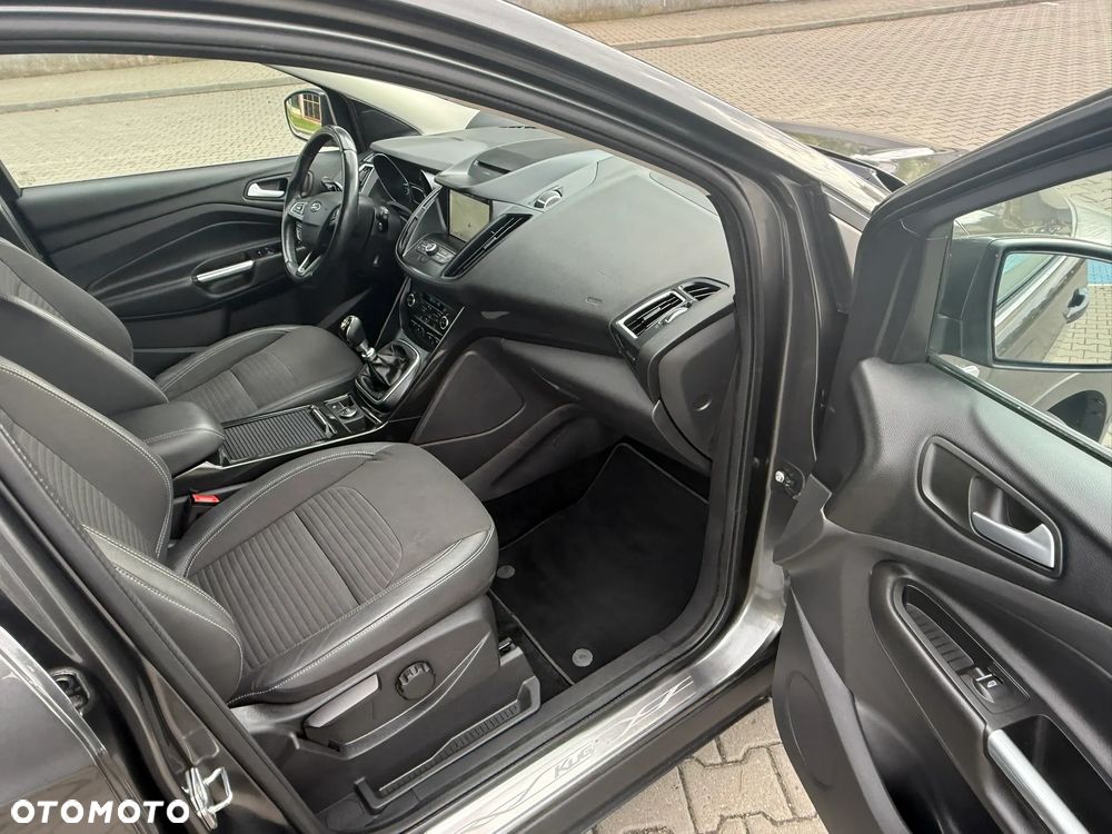 Ford Kuga 2.0 TDCi 4x4 Titanium - 34