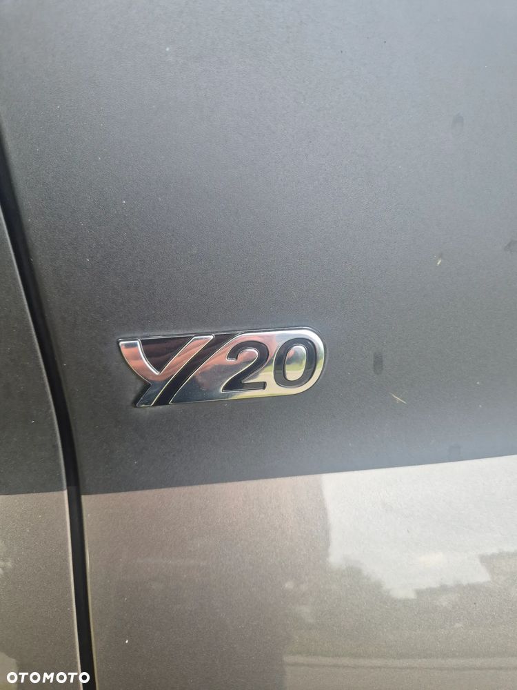 Toyota Yaris - 25