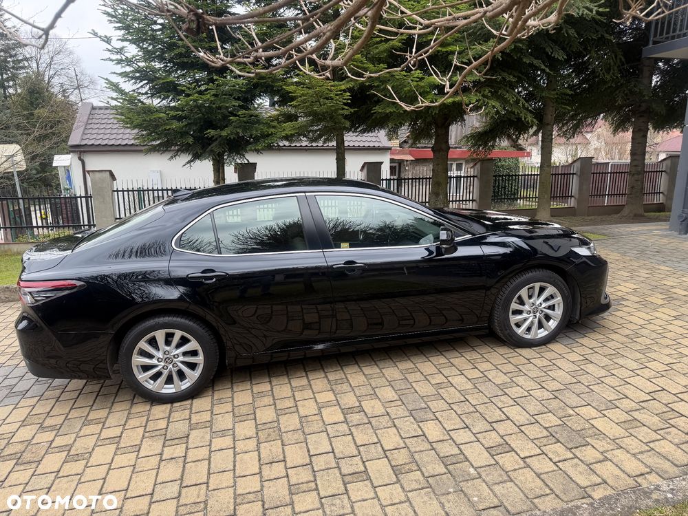 Toyota Camry - 17