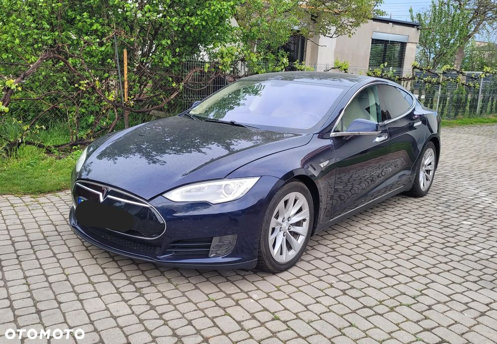 Tesla Model S 85 - 1