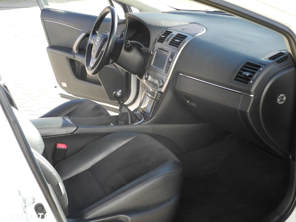 Toyota Avensis 2.0 D-4D Premium - 7