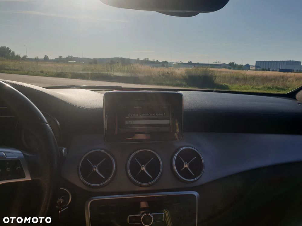 Mercedes-Benz CLA 250 7G-DCT - 19