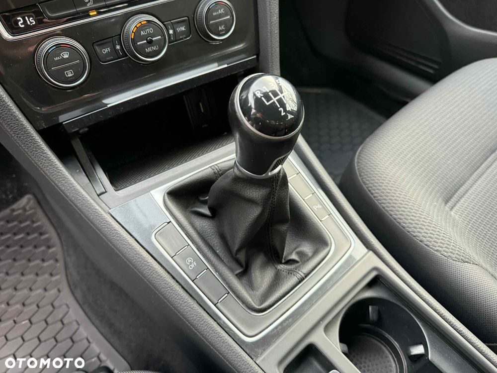 Volkswagen Golf 1.6 TDI BMT Comfortline - 22