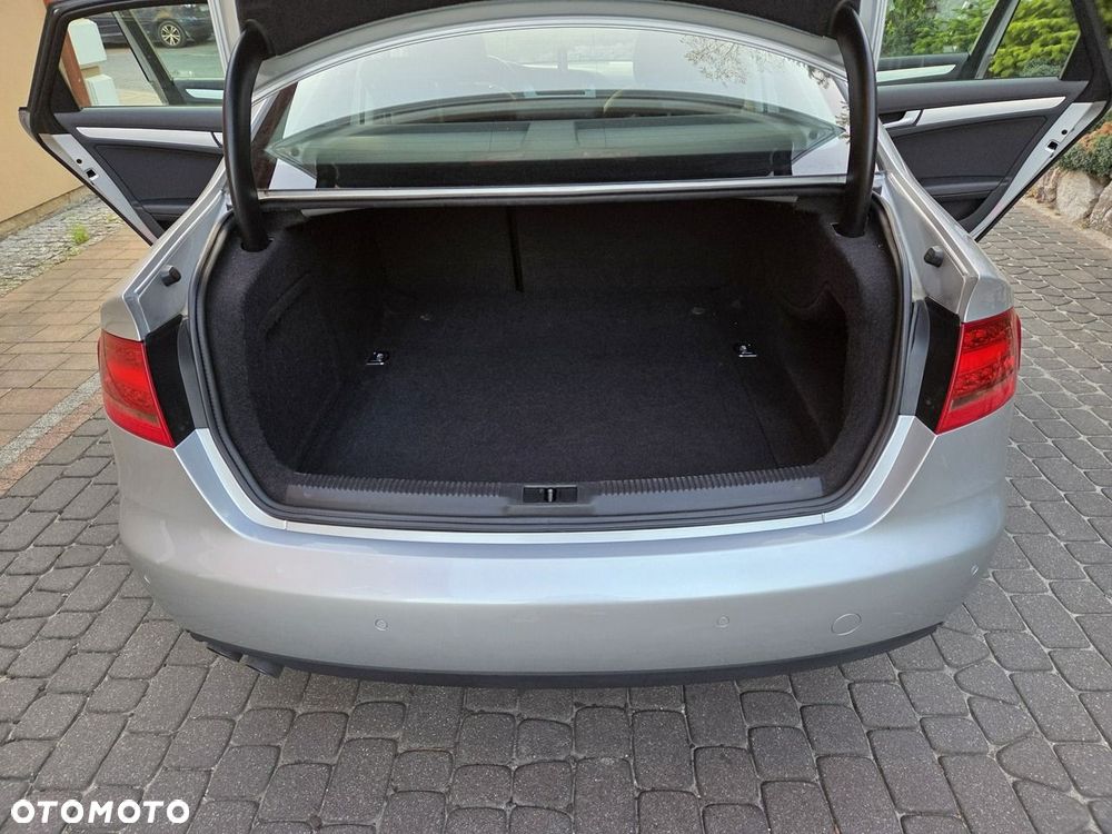 Audi A4 Limousine - 13
