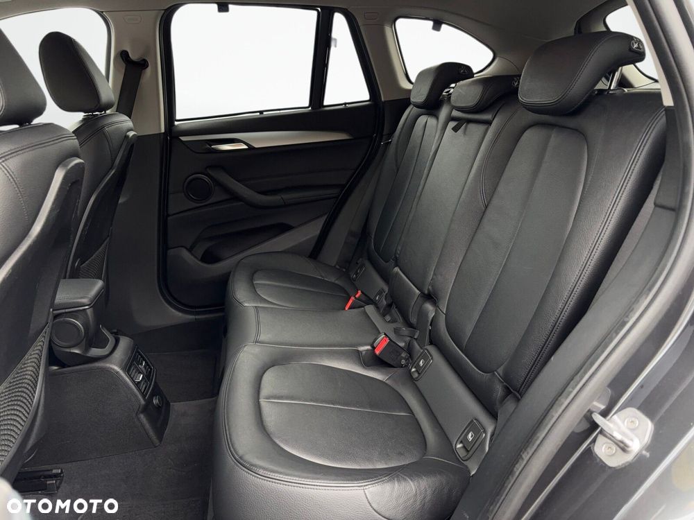 BMW X1 xDrive20i Advantage - 21