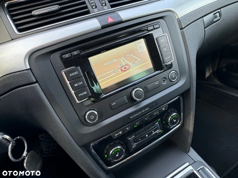 Skoda Superb Combi 2.0 TDI DSG Elegance - 29