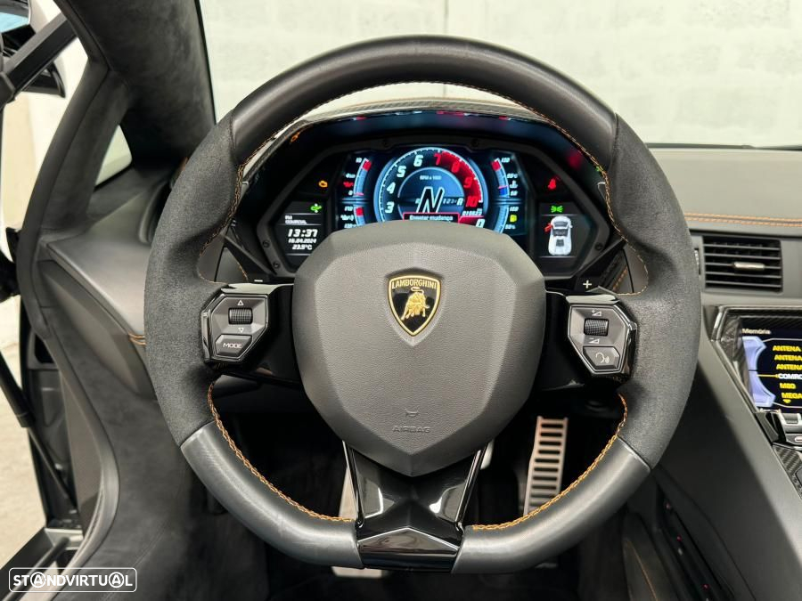Lamborghini Aventador S Roadster - 34