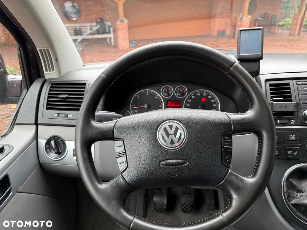 Volkswagen Multivan - 13