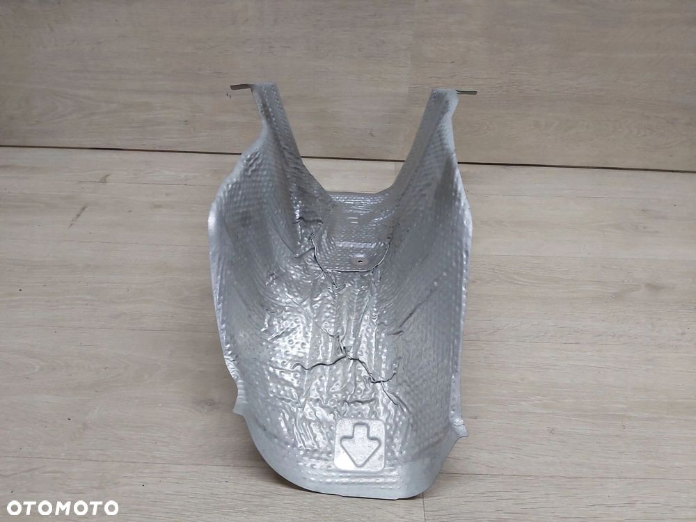 Toyota Prius IV xw50 osłona termiczna wydechu - 4