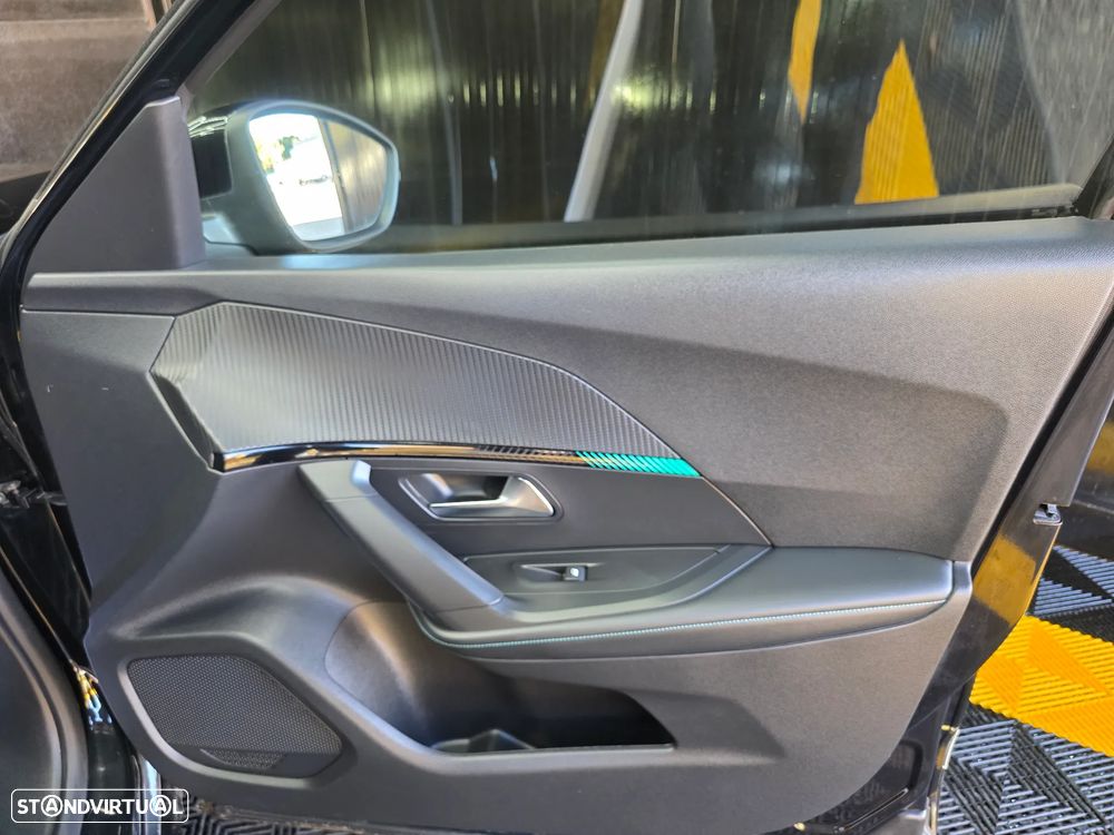 Peugeot 2008 1.5 BlueHDi Allure Pack EAT8 - 24