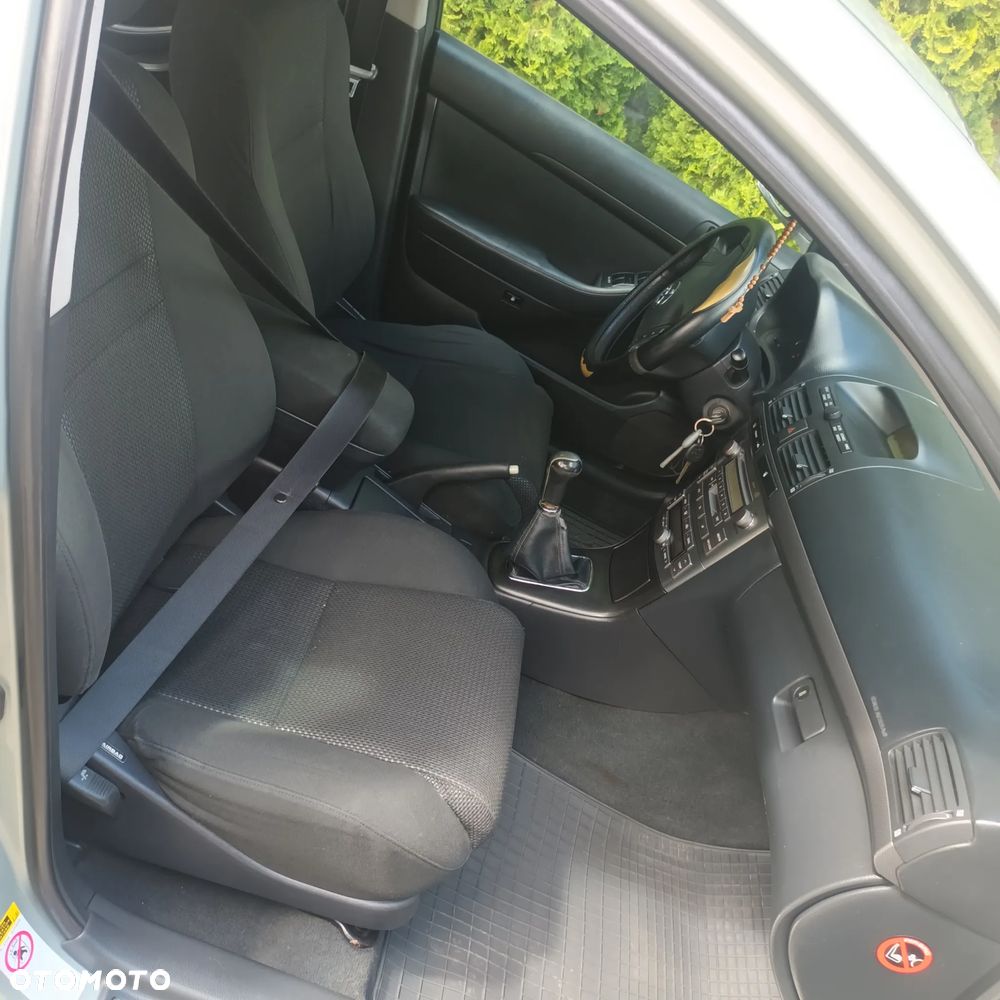 Toyota Avensis 2.0 VVT-i Sol Plus - 3