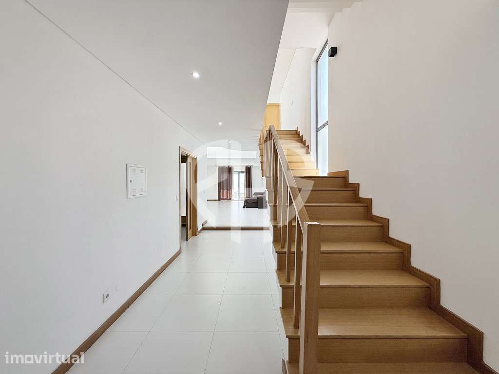Moradia T4 Isolada de Arquitetura Contemporânea | Charneca da Caparica - Grande imagem: 4/60