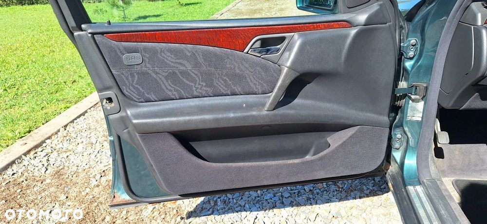 Mercedes-Benz Klasa E - 17