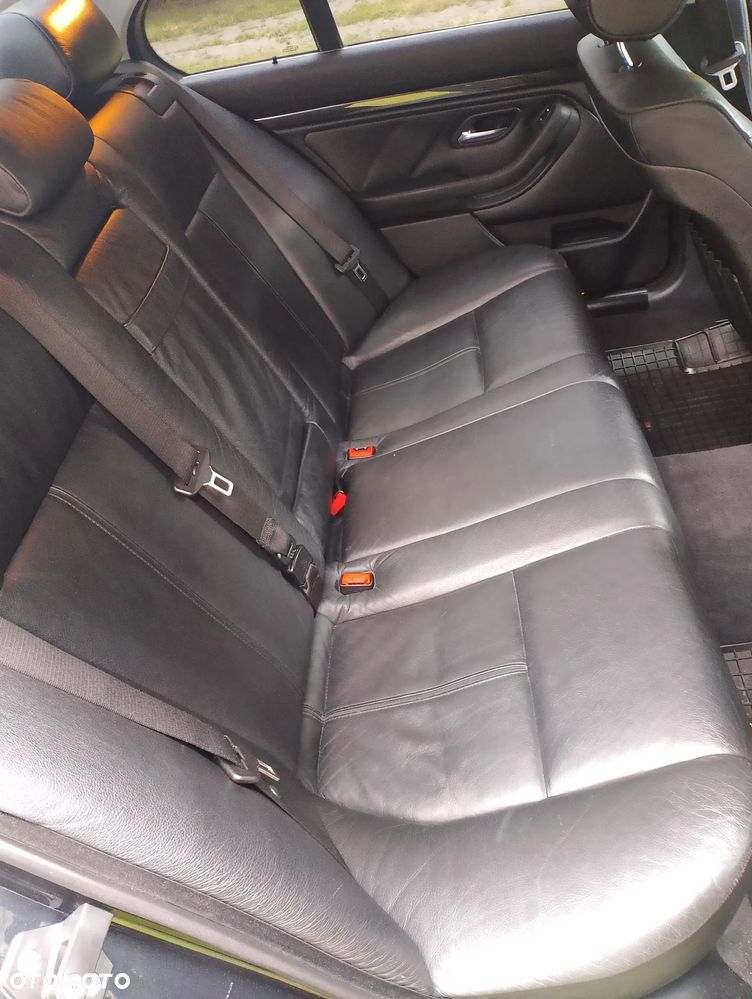 BMW Seria 5 520i - 24