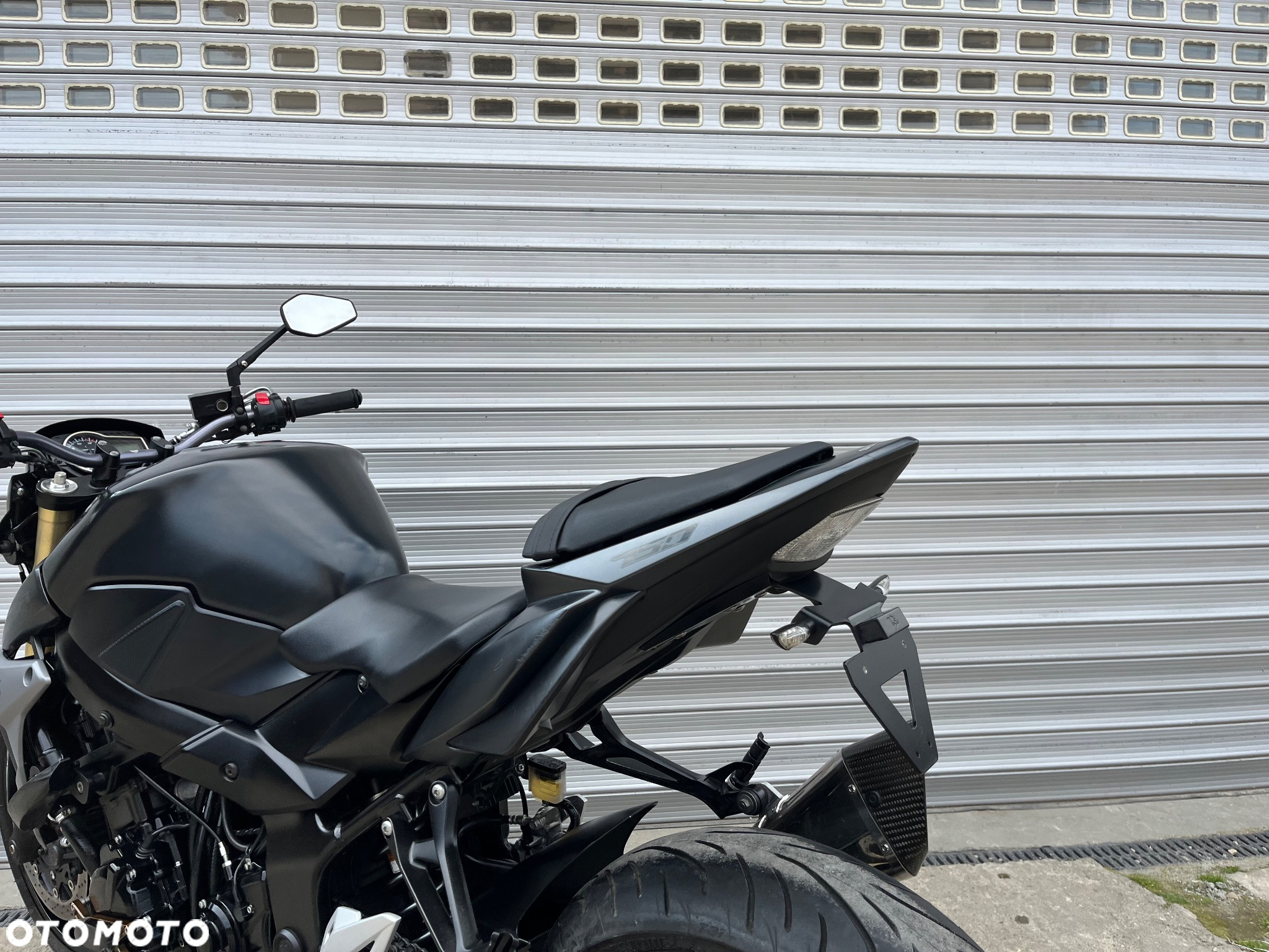 Suzuki GSR - 14