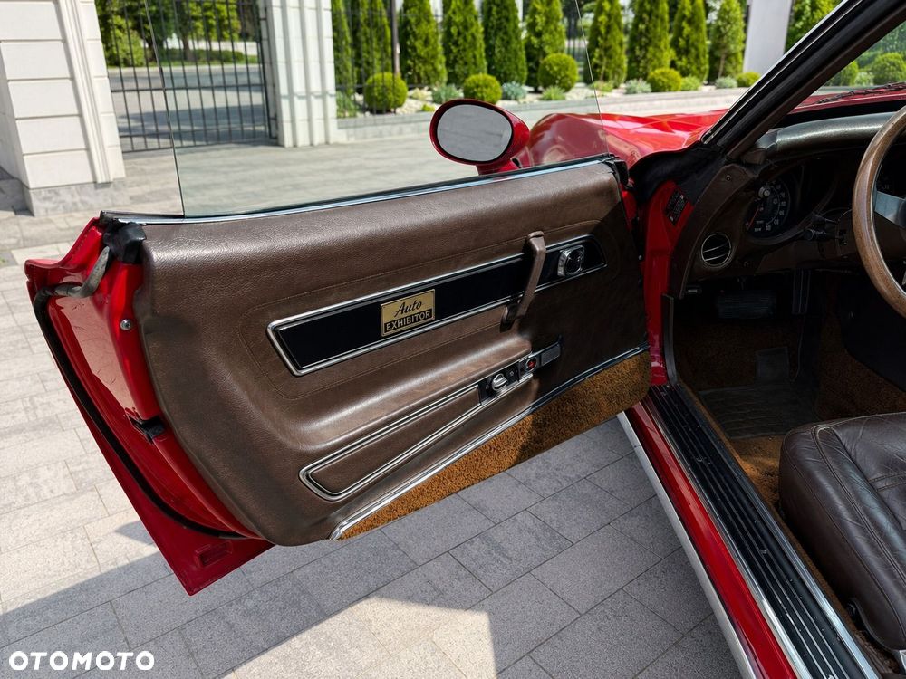 Chevrolet Corvette - 9