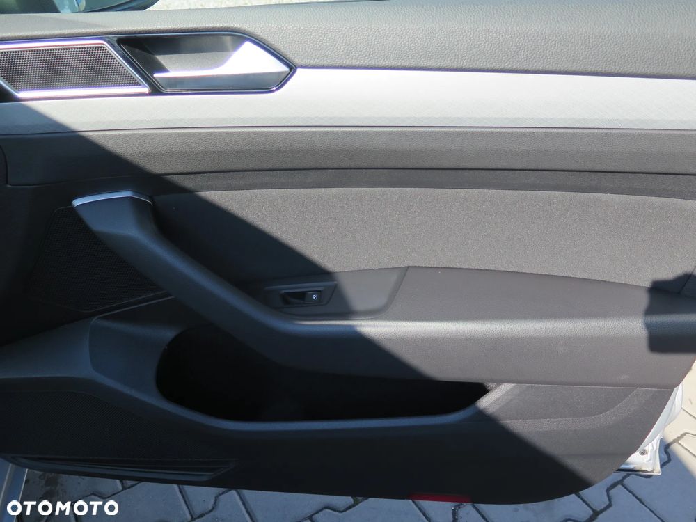 Volkswagen Passat Variant 2.0 TDI 4Mot Elegance DSG - 34