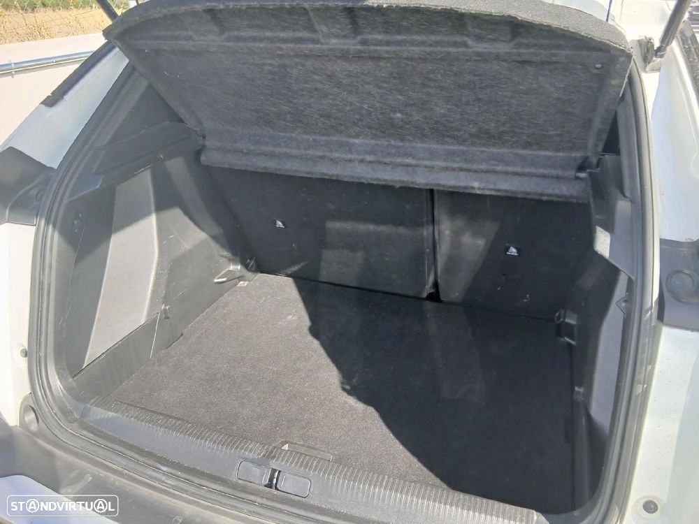 Peugeot 2008 1.2 PureTech Allure EAT8 - 8