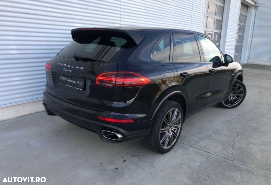 Porsche Cayenne 3.0 L - 4