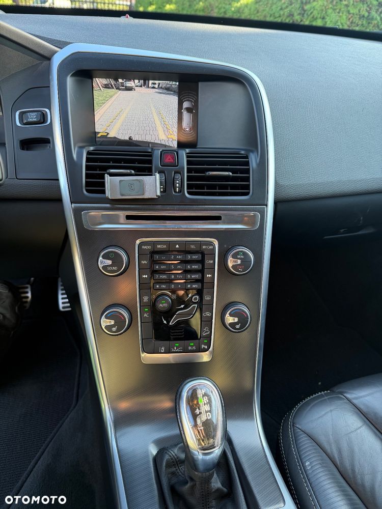 Volvo XC 60 D5 AWD R-Design Momentum - 20