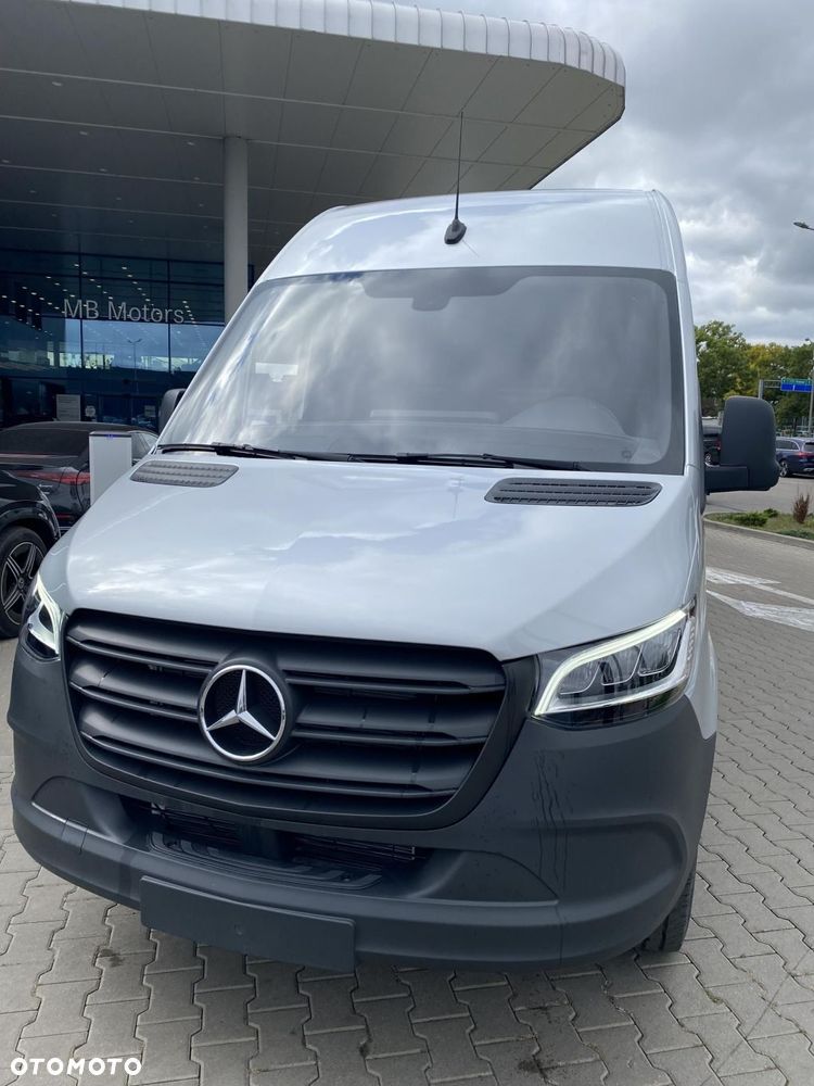 Mercedes-Benz Sprinter - 2