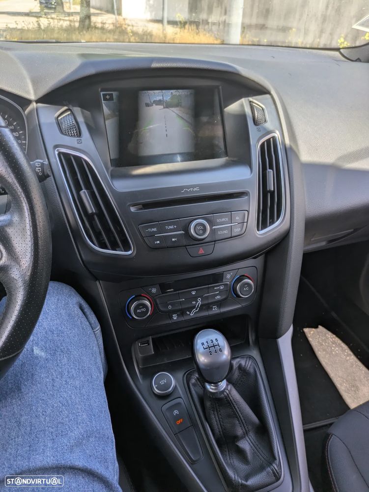 Ford Focus 1.5 TDCi ST-Line - 11