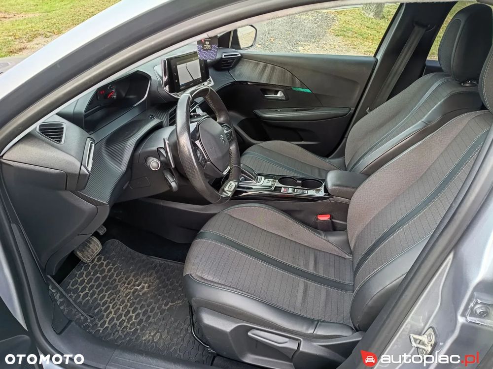 Peugeot 208 - 11