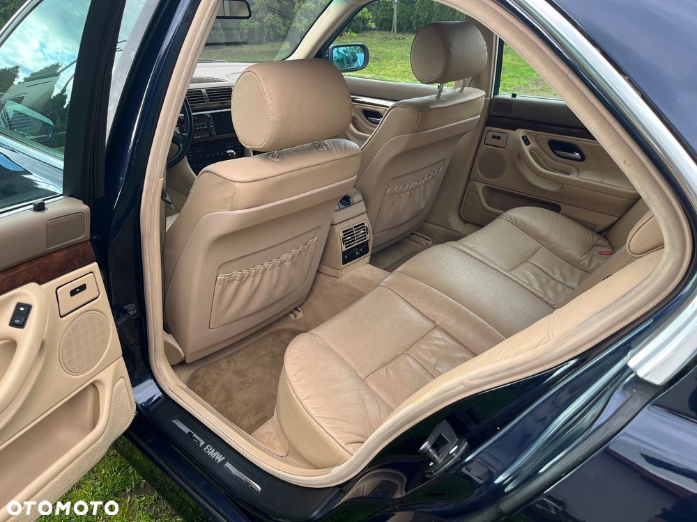 BMW Seria 7 740i - 11