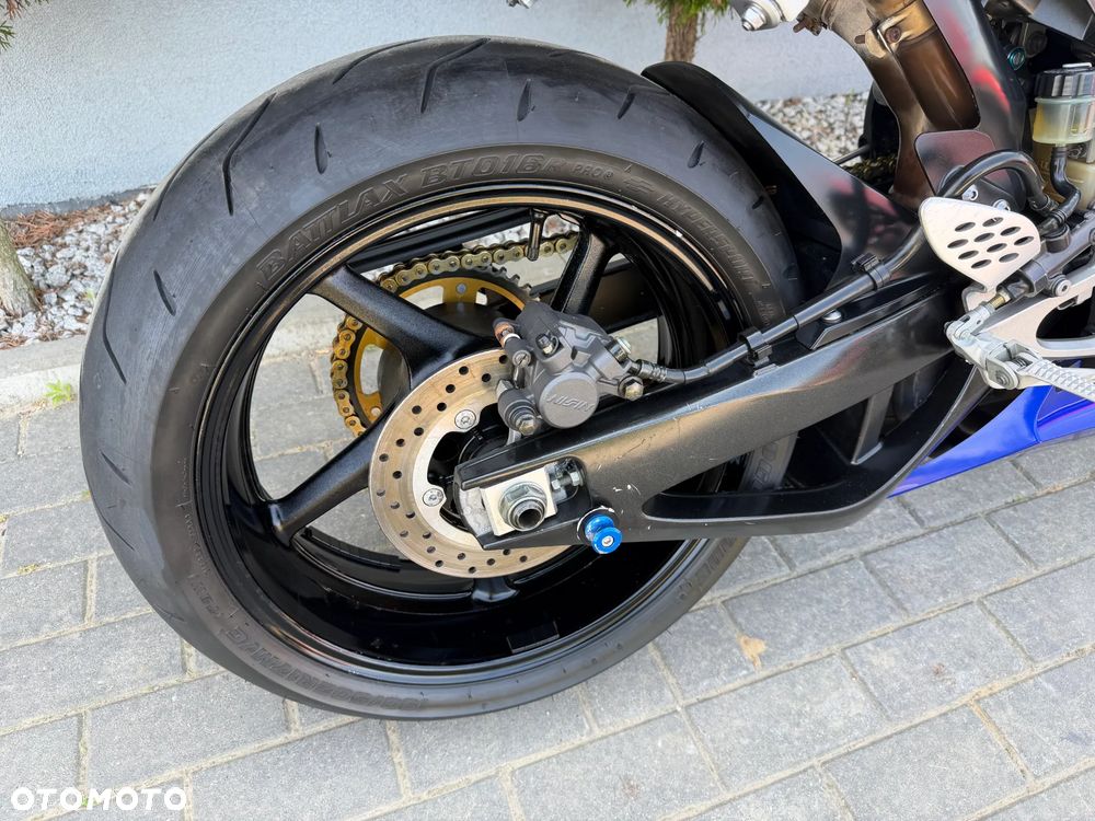 Yamaha R1 - 23