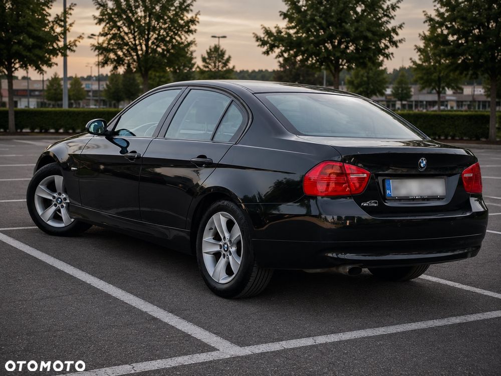 BMW Seria 3 318i - 4