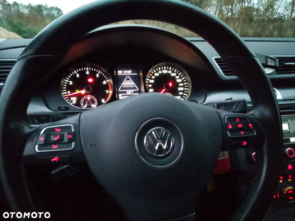 Volkswagen Passat - 11