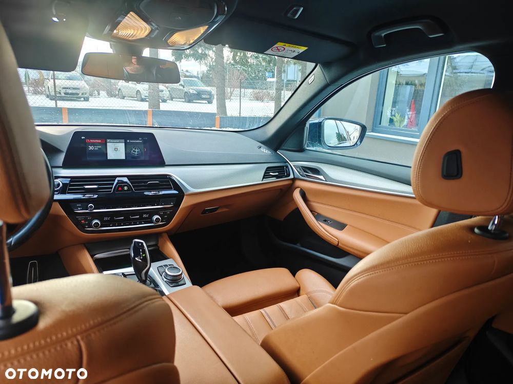 BMW Seria 5 520d xDrive M Sport sport - 12