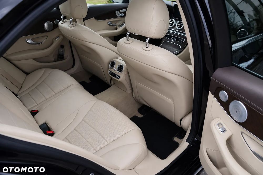 Mercedes-Benz Klasa C 300 9G-TRONIC - 23