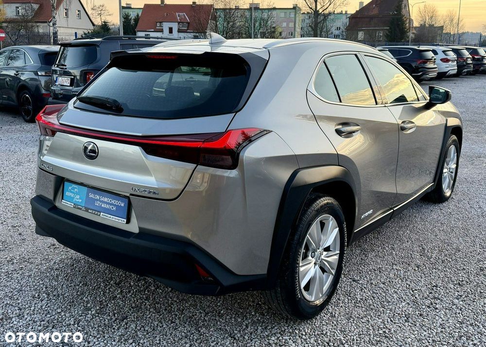 Lexus UX - 5