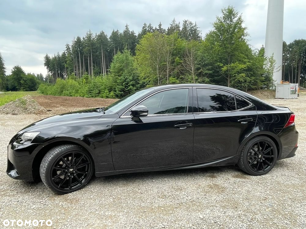 Lexus IS 300h Executive Line - 9