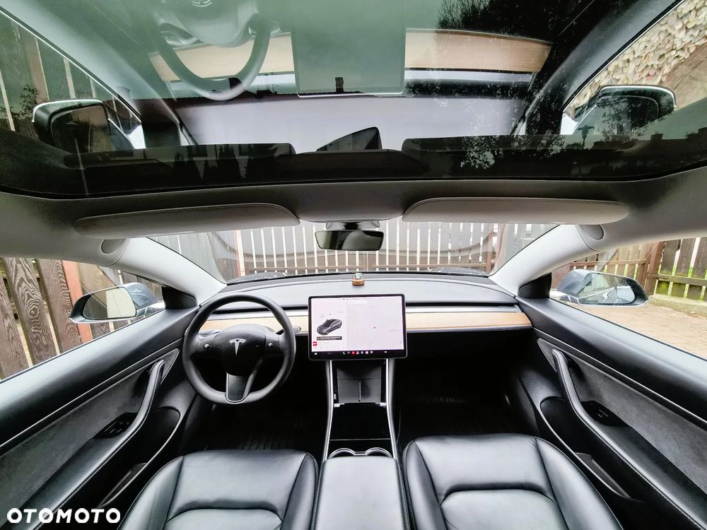 Tesla Model 3 - 5
