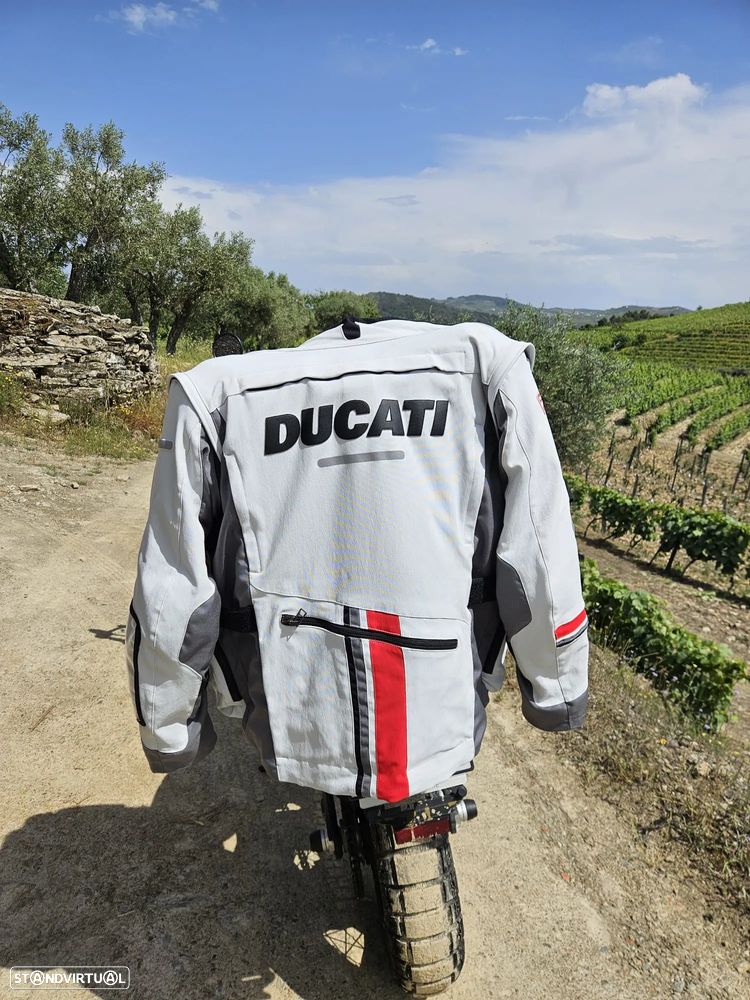 Ducati DesertX White 900 - 6