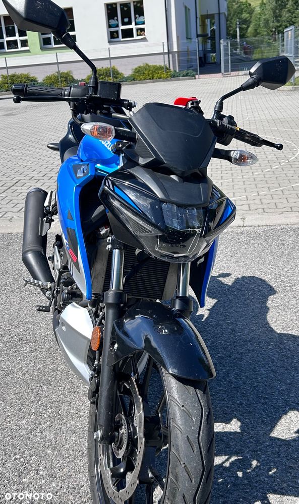 Suzuki GSX - 6