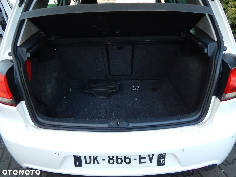 Volkswagen Golf 2.0 TDI DPF BlueMotion Technology MATCH - 24