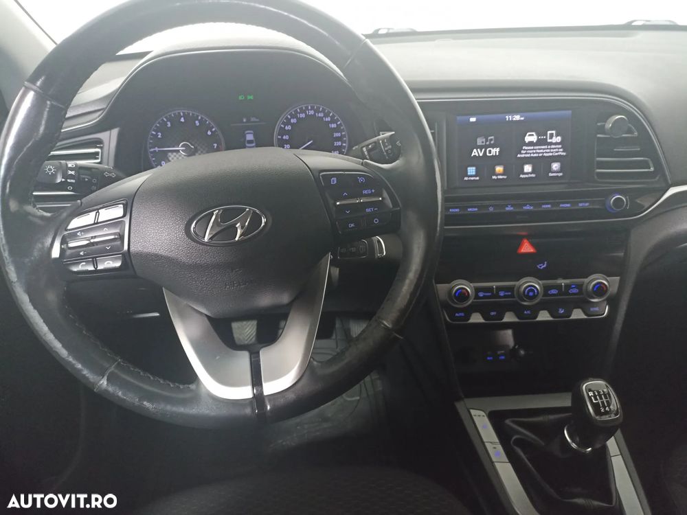 Hyundai Elantra 1.6 MPi Exclusive - 10