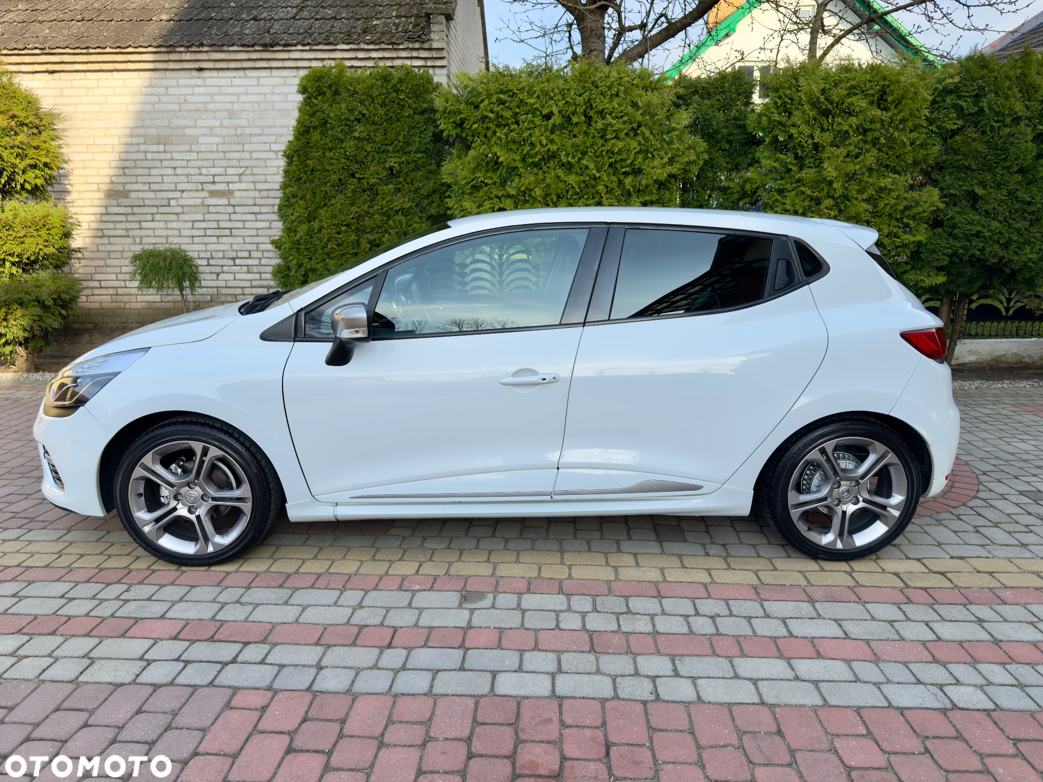 Renault Clio 1.2 TCe GT 120 EDC - 8