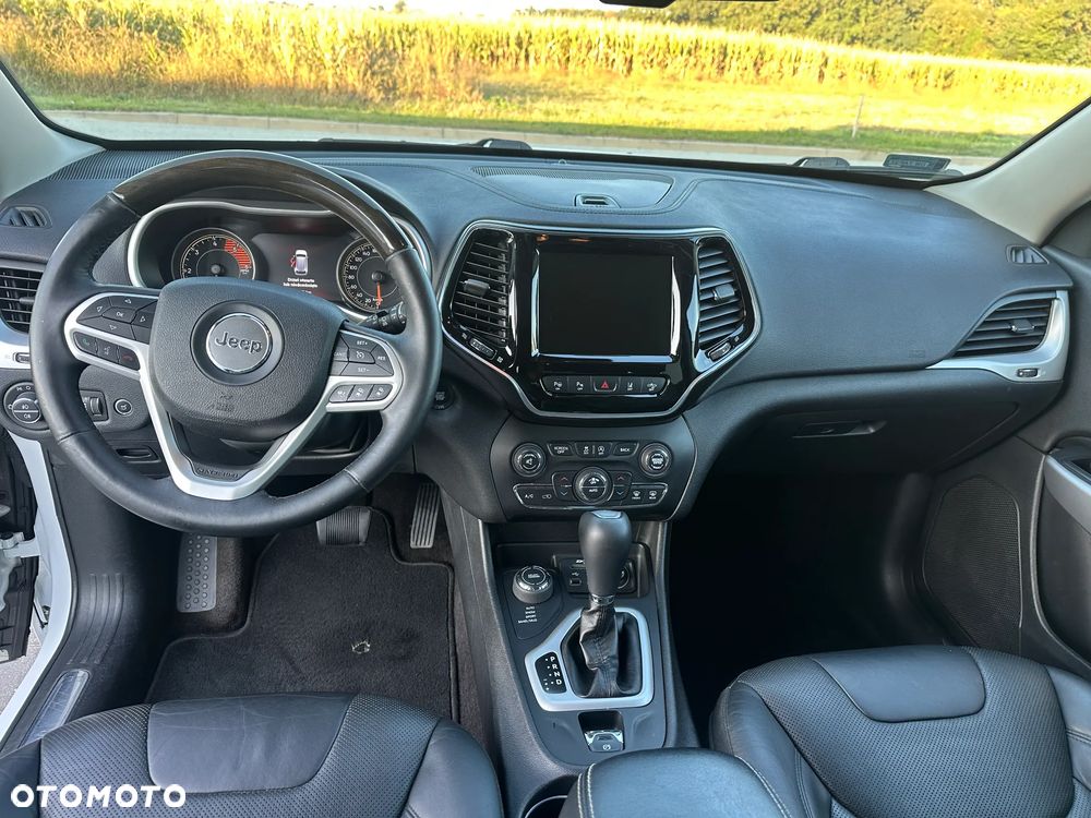 Jeep Cherokee - 12