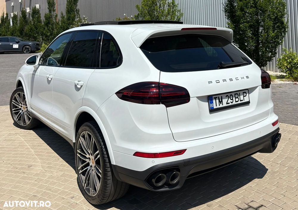 Porsche Cayenne 4.2 L S - 2