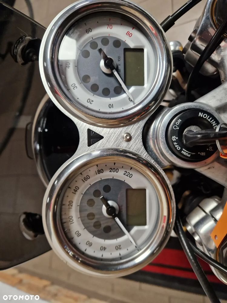 Triumph Thruxton - 36