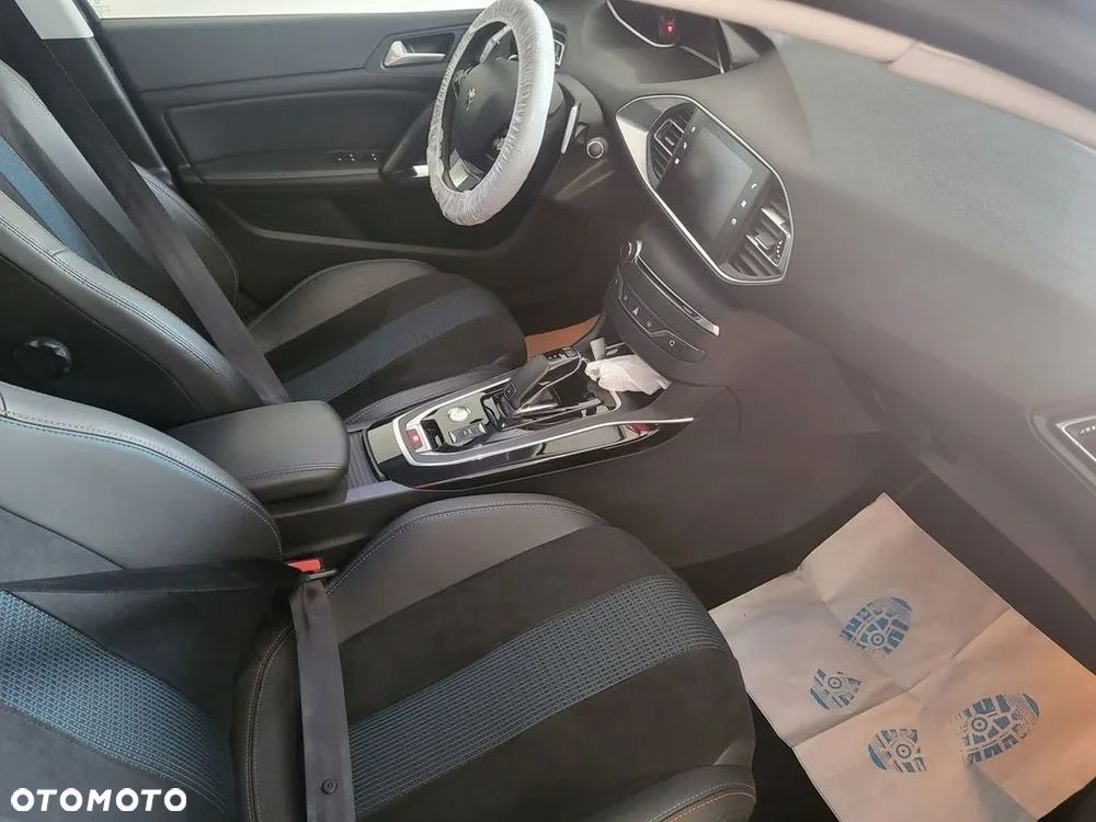 Peugeot 308 1.5 BlueHDi Business S&S EAT8 - 5